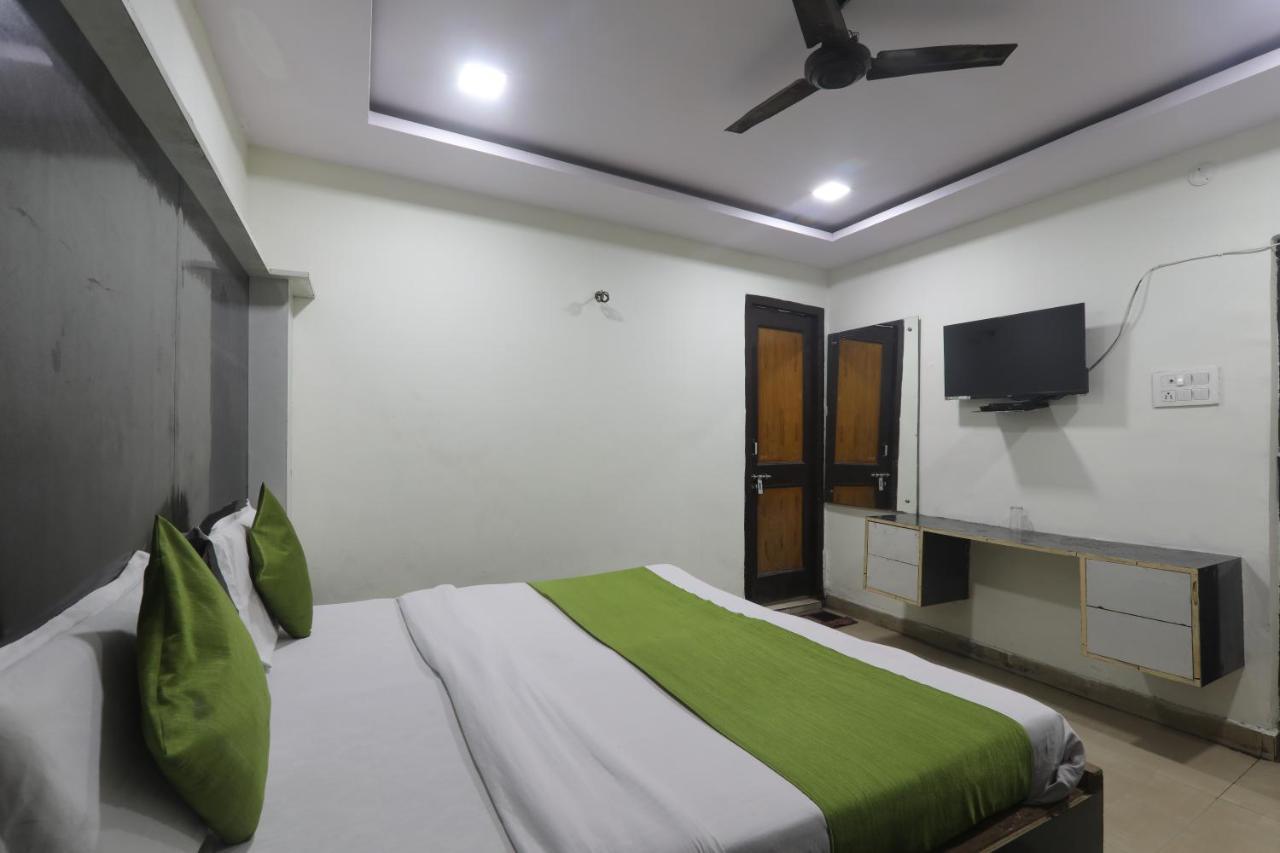 Dayal Hotel